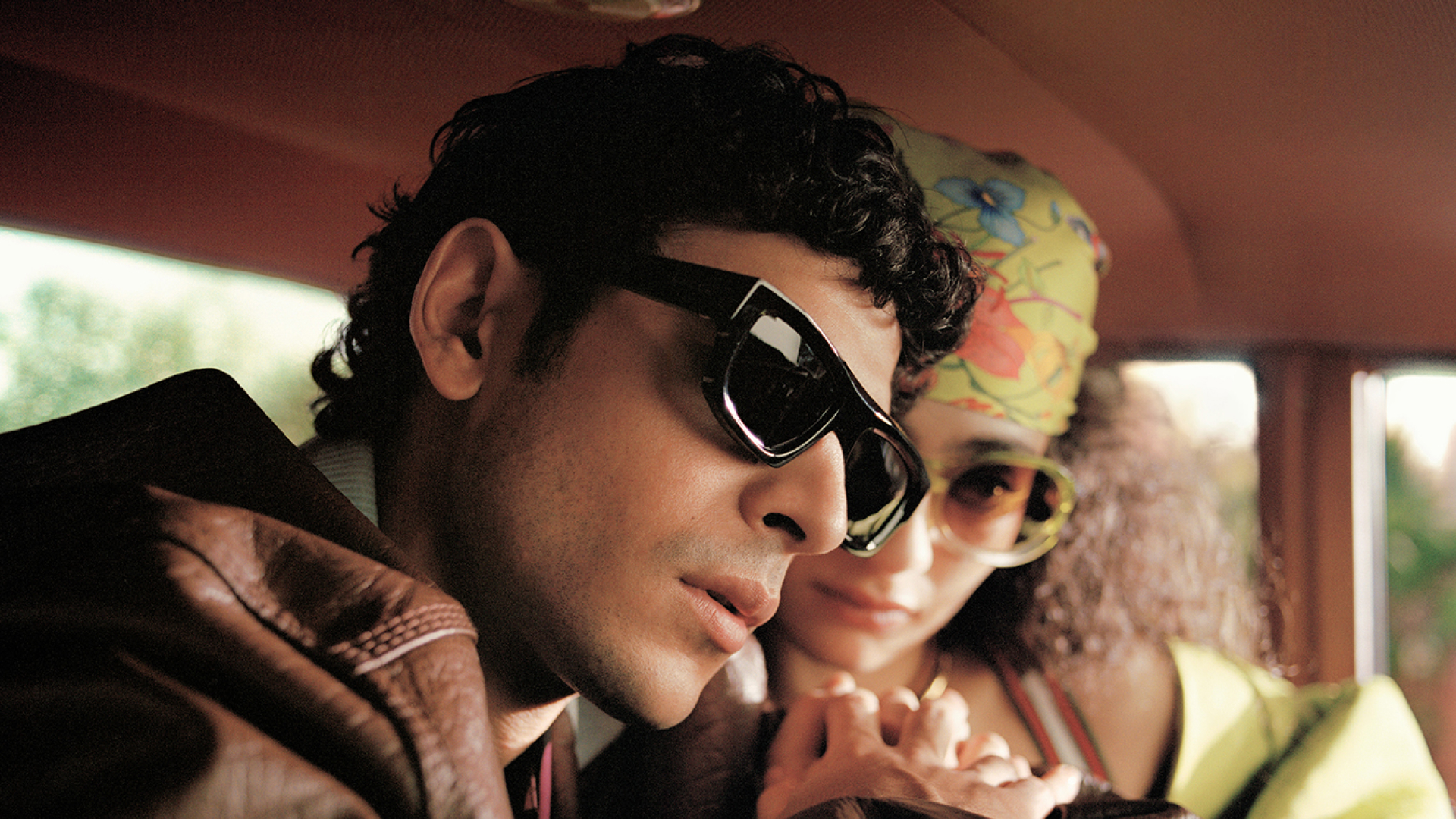 Cinsiyet ayrımı gözetmeyen, uniseks bir Gucci gözlük modeli